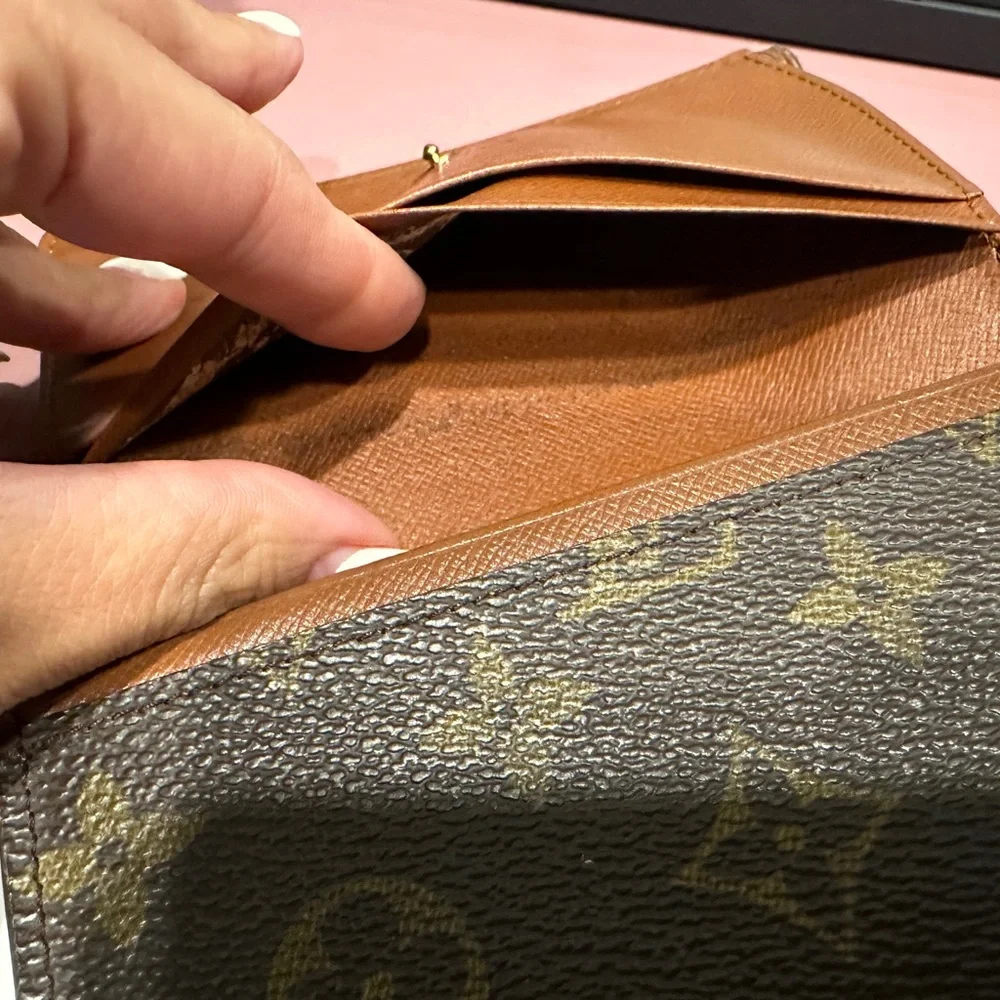 Great Condition - AUTHENTIC LV WALLET - Picture 10 of 13